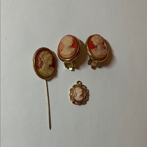 Gold tone cameo set